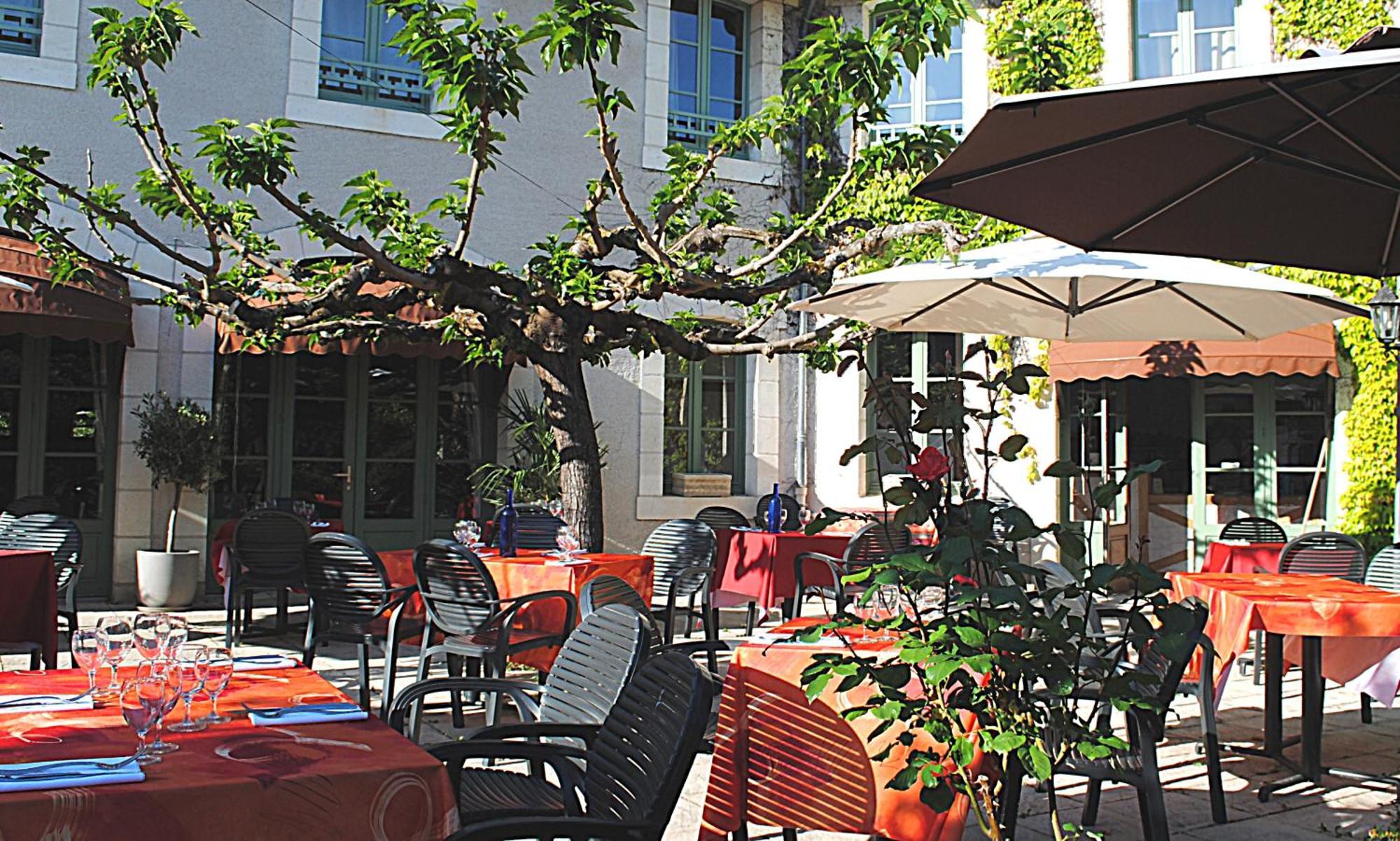 Logis Hostellerie Du Perigord Vert Brantome Exterior photo